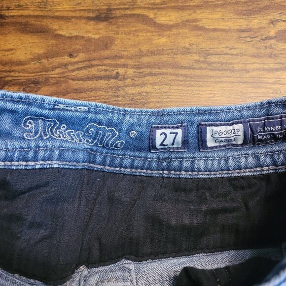 Miss Me Jeans 27 Low Rise Capri Button Flap Ripped Embellished Fray Western - Picture 4 of 11